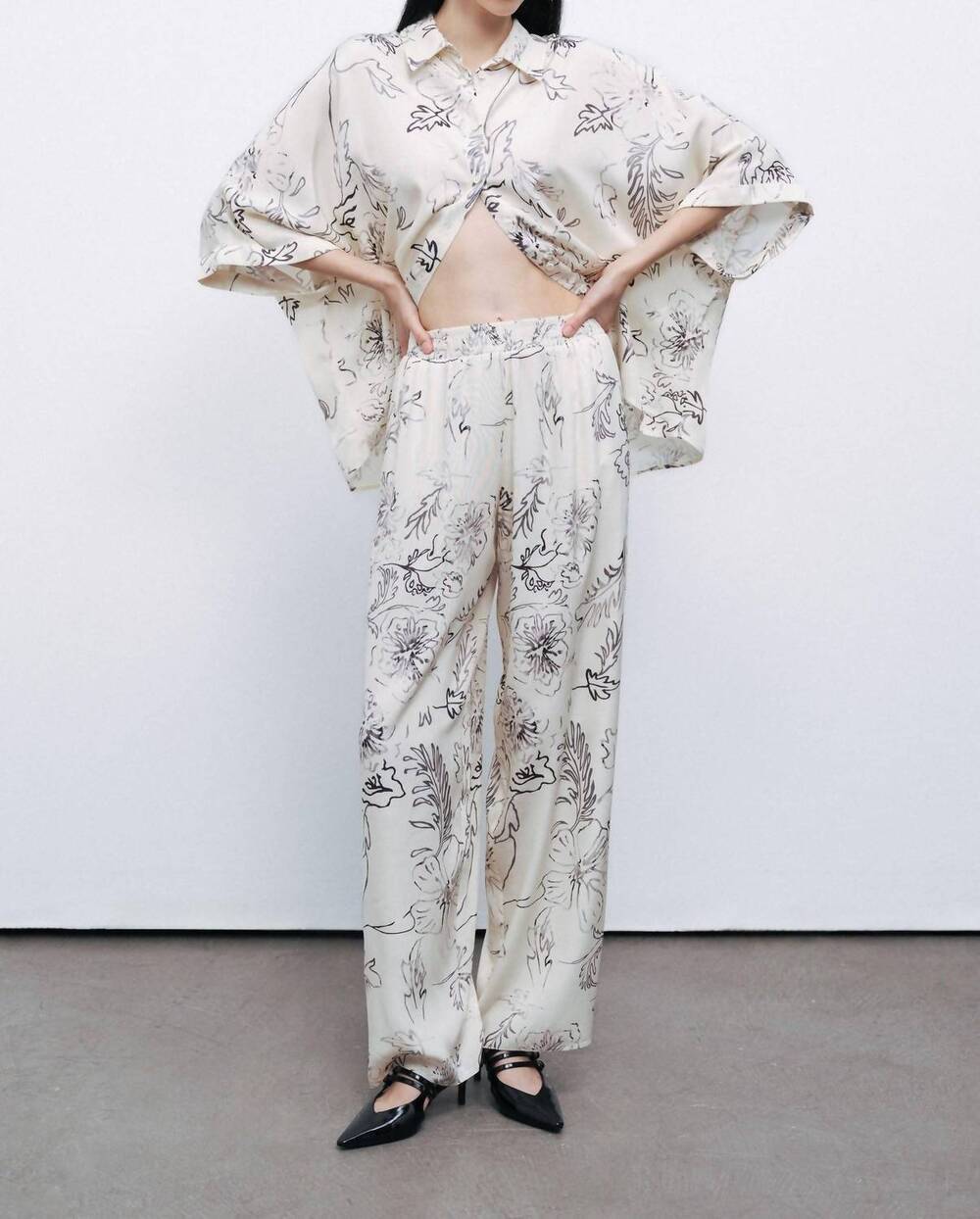 NEW NOCTURNE luster button front floral blouse in ivory